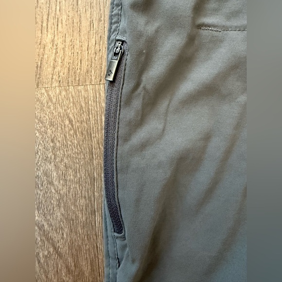 Columbia Omni Shield Outdoor Athletic Gray Crop Pant Women’s Size 10 - Picture 12 of 12